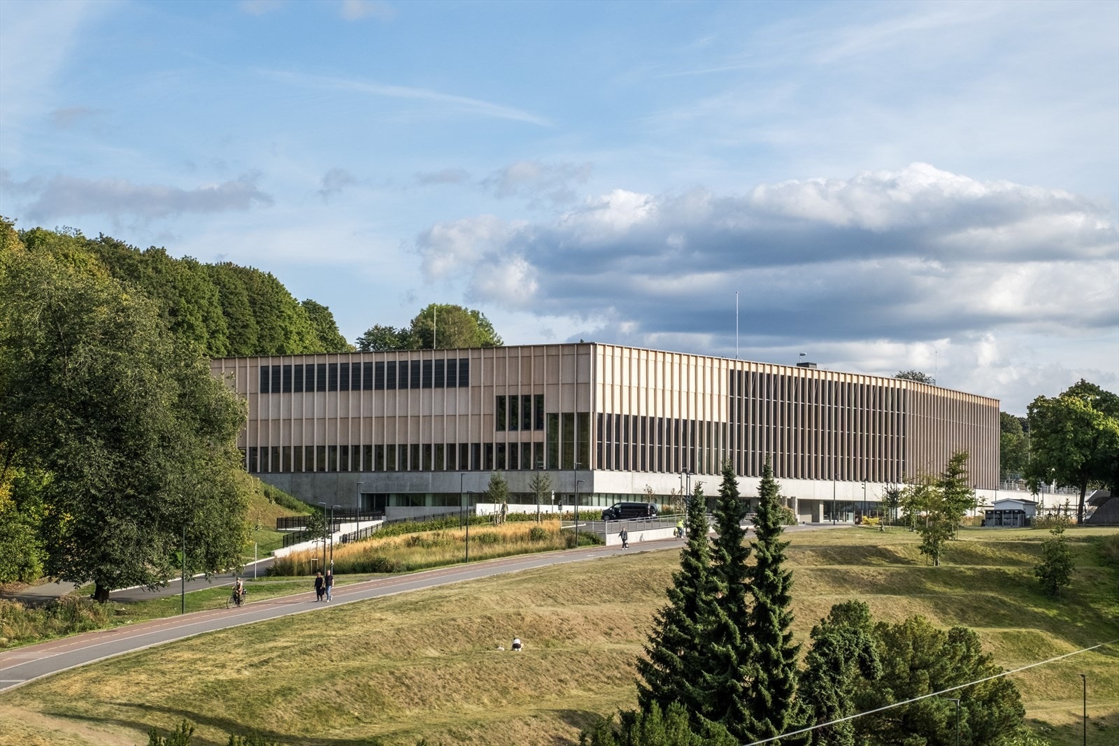 Nærområdet - Tøyenbadet er ferdigstilt og ligger kun et par minutter unna leiligheten. Galleribilde