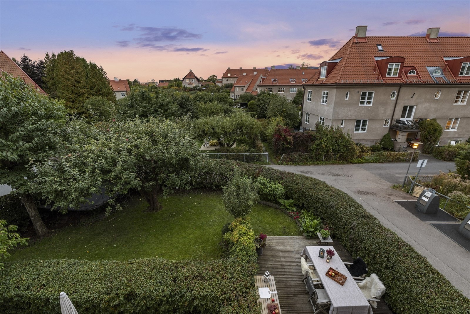 Utsikt over hagen Galleribilde