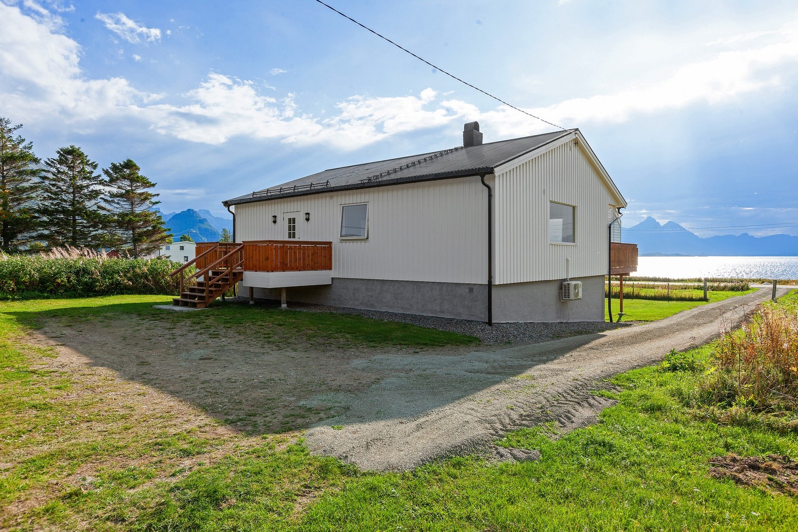 Gode parkeringsmuligheter på egen gårdsplass. Galleribilde