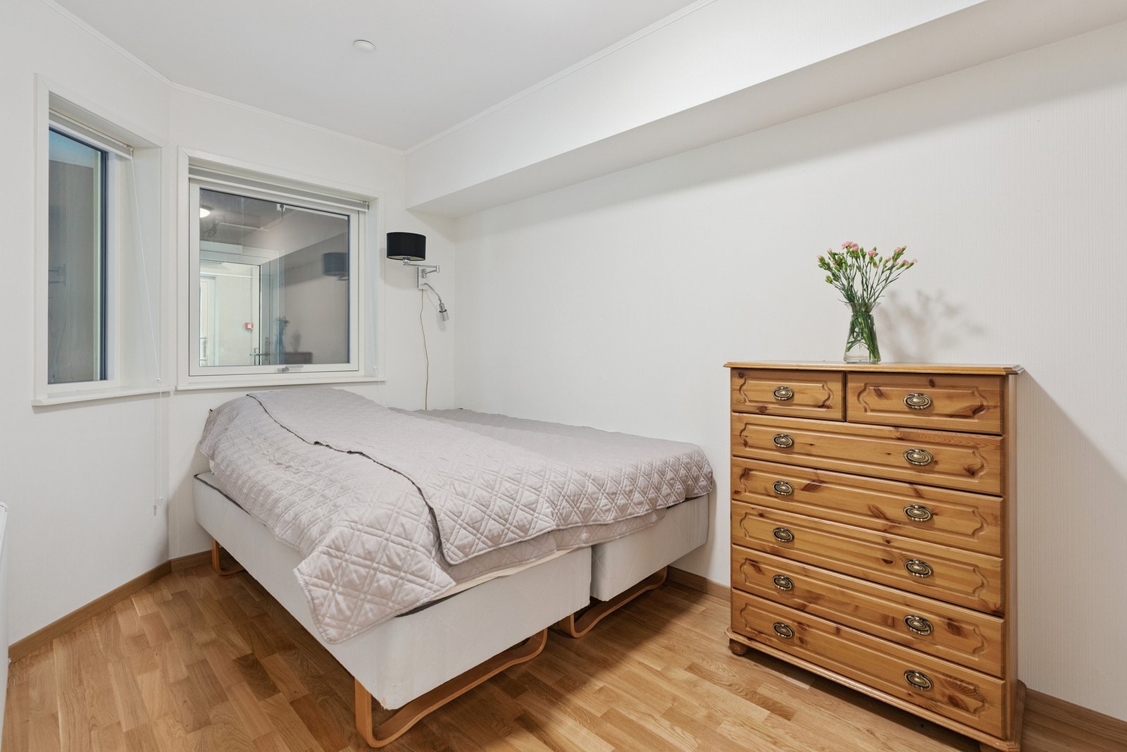 Soverom 2 har også garderobeskap. Galleribilde