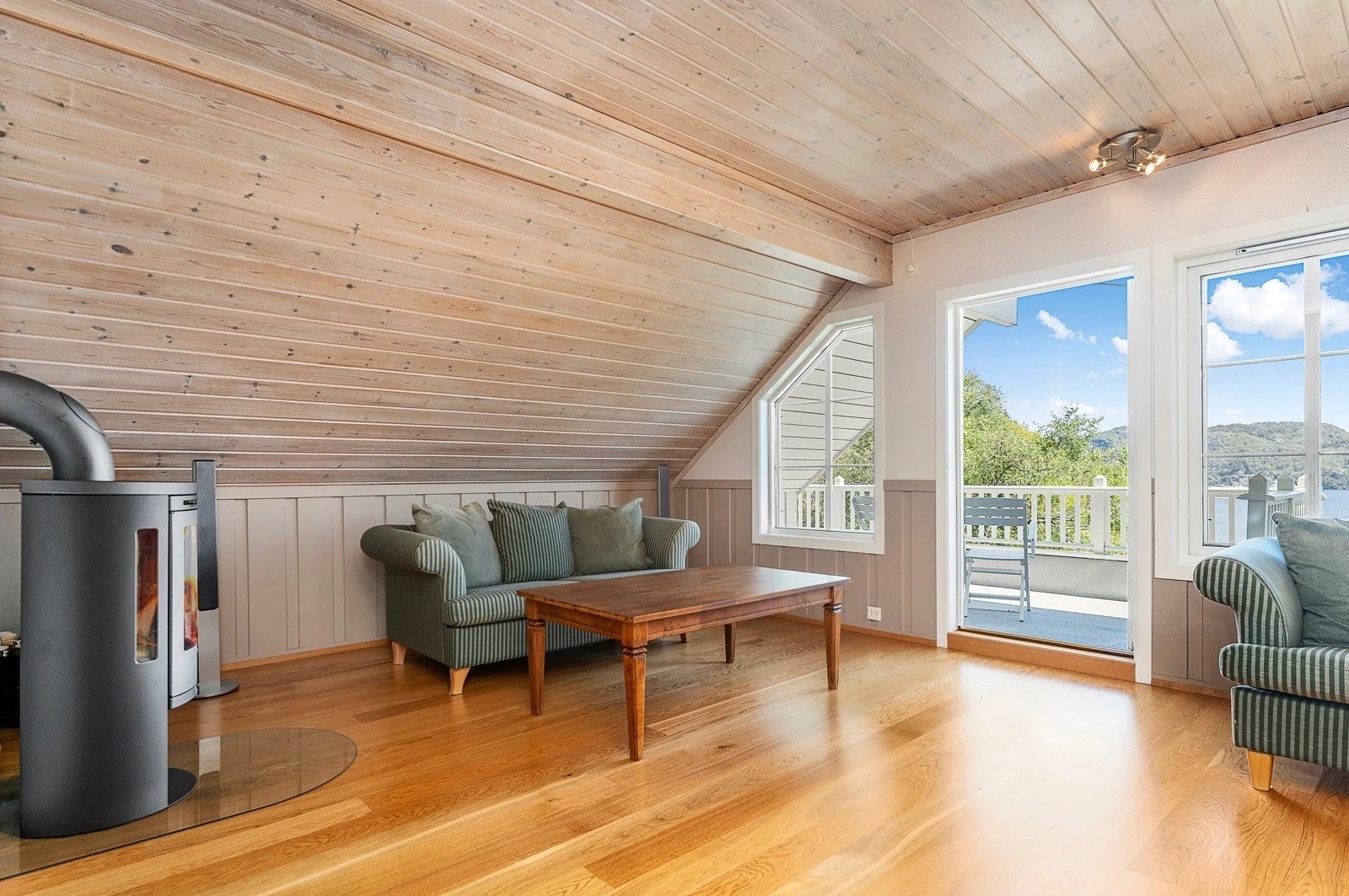 Loftsstue Galleribilde