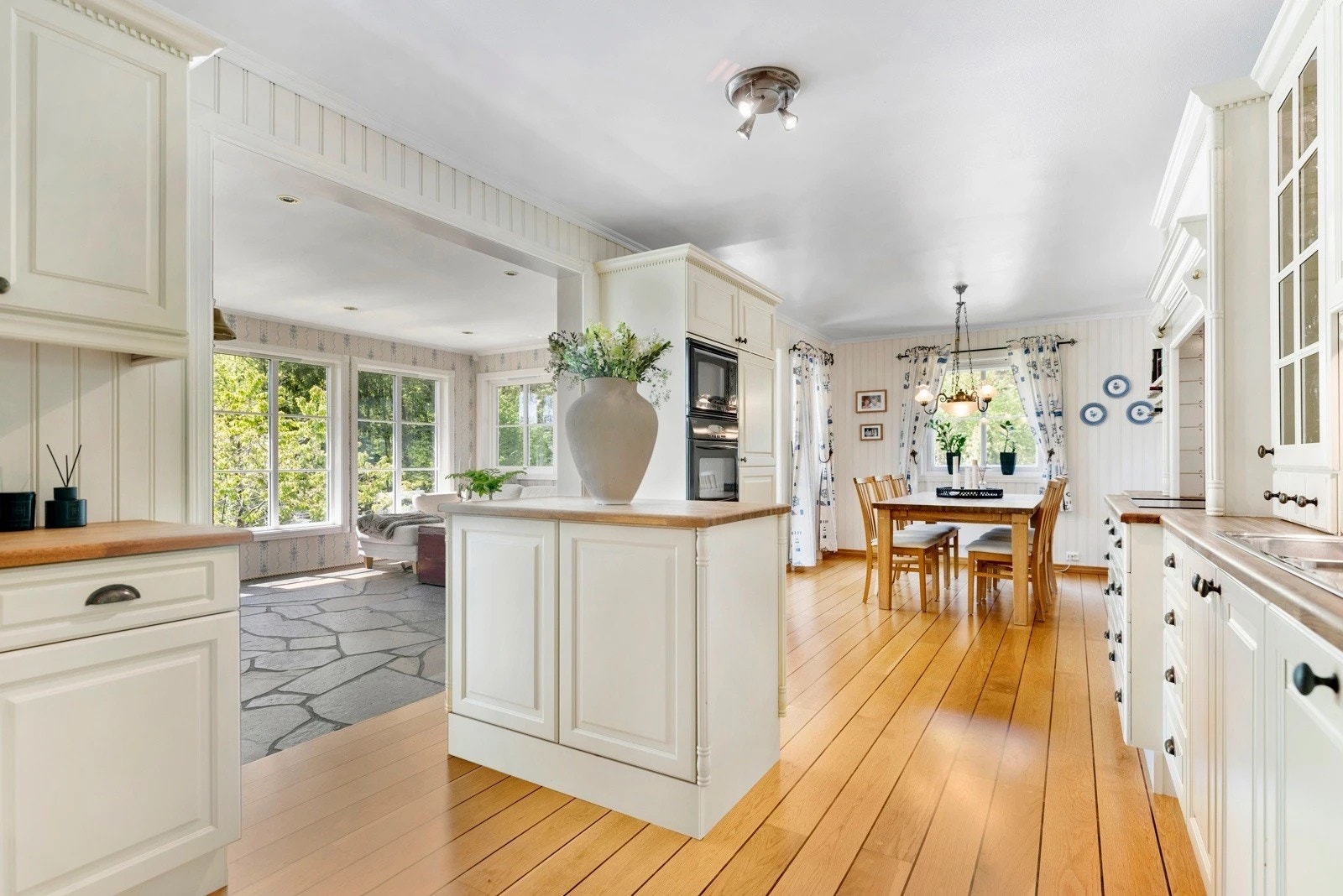 Stort romslig kjøkken Galleribilde