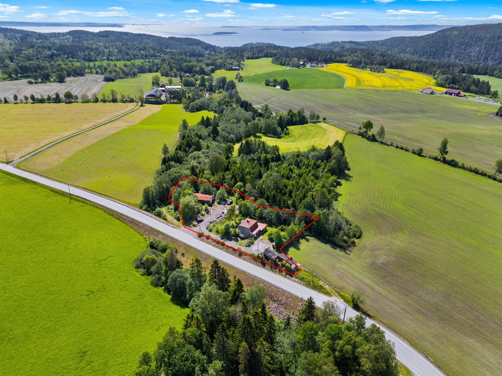 Enebolig med stor selveiertomt på ca. 4,7 mål beliggende i landlige og solrike omgivelser på Kana (Bildet viser ca. tomtegrenser) Galleribilde