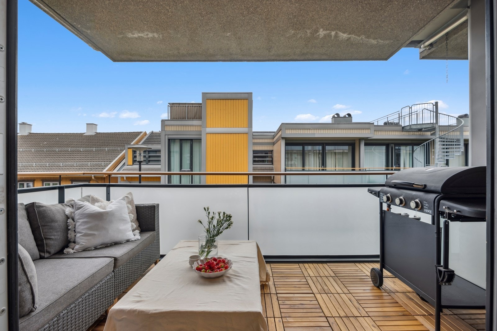 Hyggelig og solrik balkong på 7 m². Galleribilde