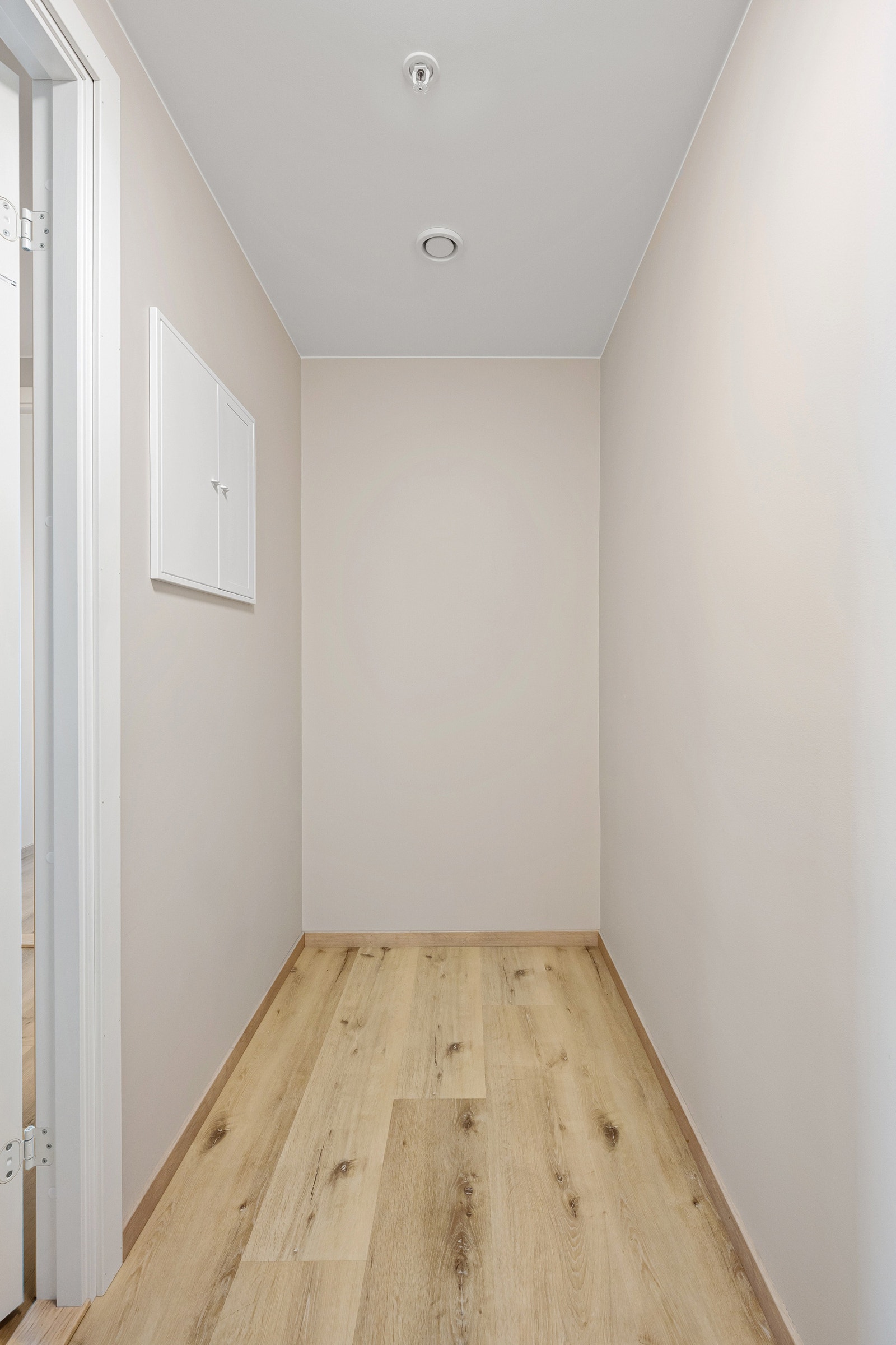 Praktisk innvendig bod i leiligheten, i tillegg til egen bod i kjelleren. Galleribilde