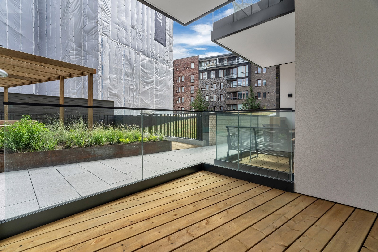 Gjennomgående leilighet med uteplass på begge sider Galleribilde