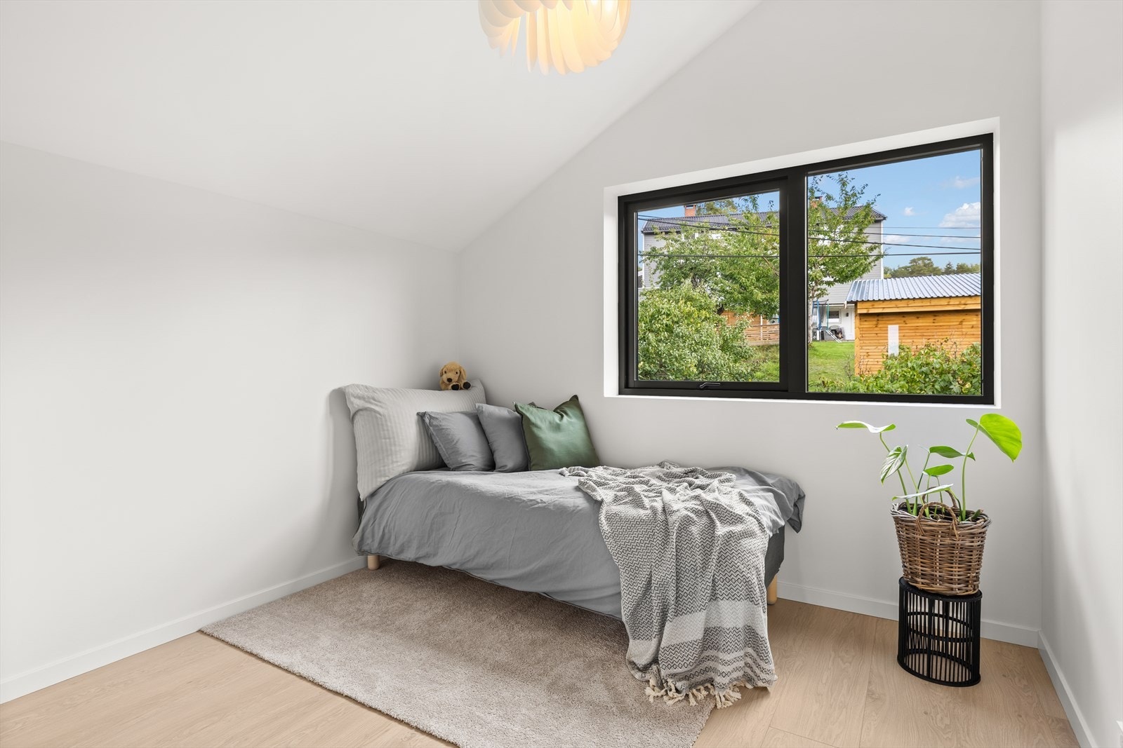 Soverom 3 er lyst og trivelig, med plass til seng, garderobe eller skrivepult. Galleribilde