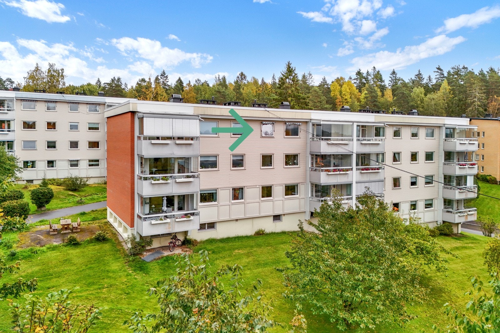 Leiligheten ligger høyt og fritt i byggets 3. etasje. Galleribilde