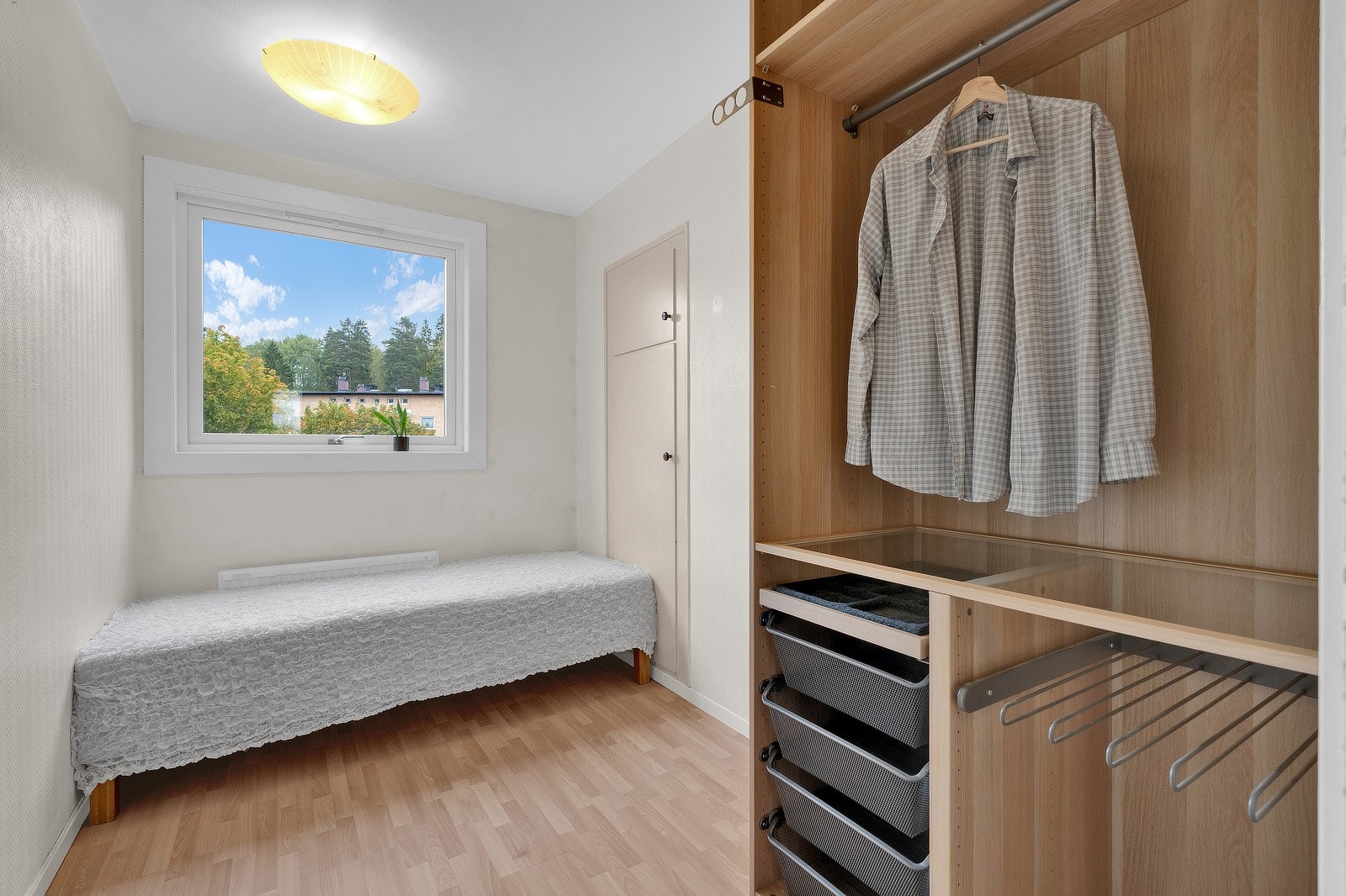 Leilighetens andre soverom er også romslig og kan innredes med dobbeltseng, nattbord, garderobeskap og annet ønsket inventar. Galleribilde