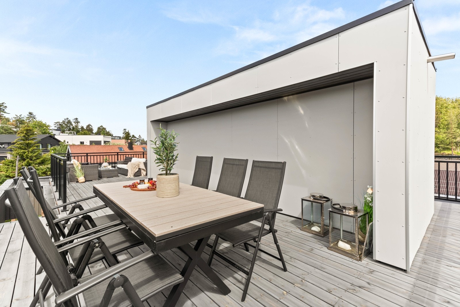 Det er klartgjort med vann og avløpsrør for montering av utekjøkken. Galleribilde