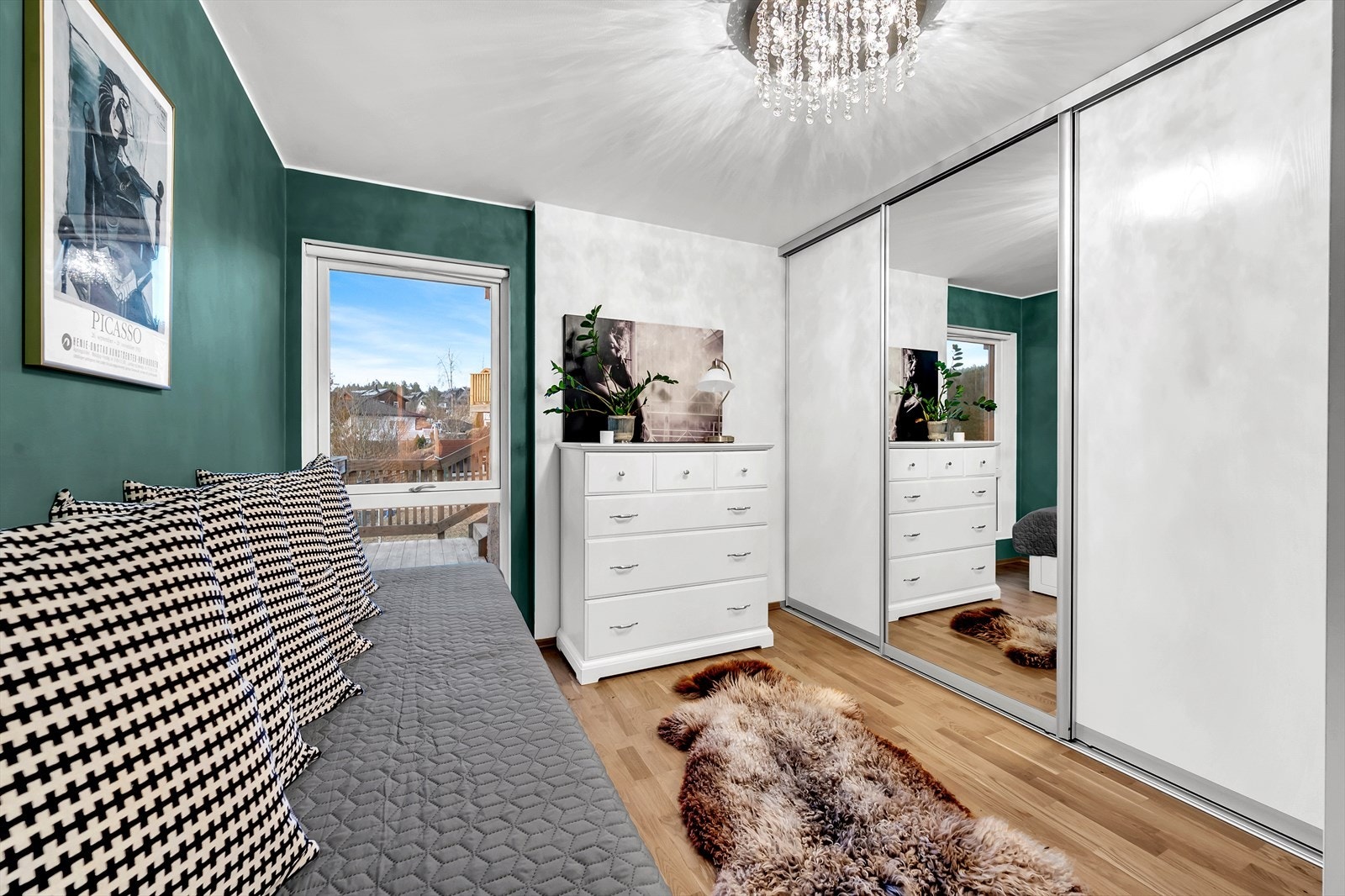 Soverom III med plass til seng og garderobeløsning. Galleribilde