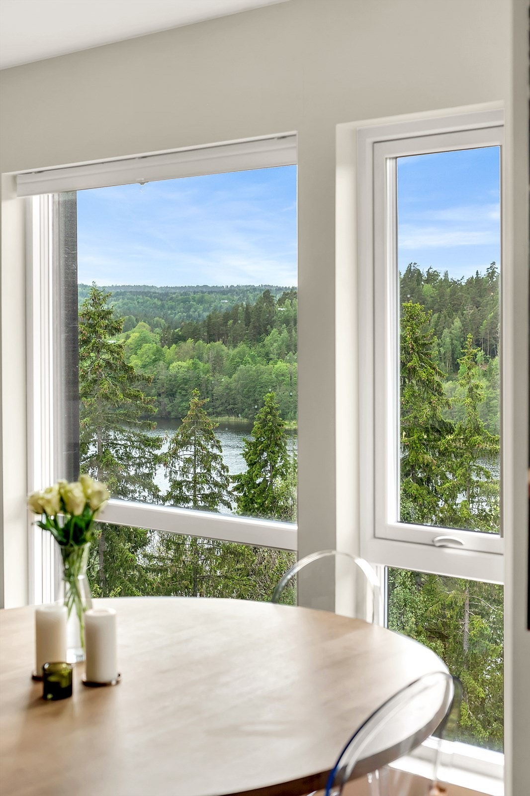 Fantastisk utsikt fra stue og kjøkken. Galleribilde