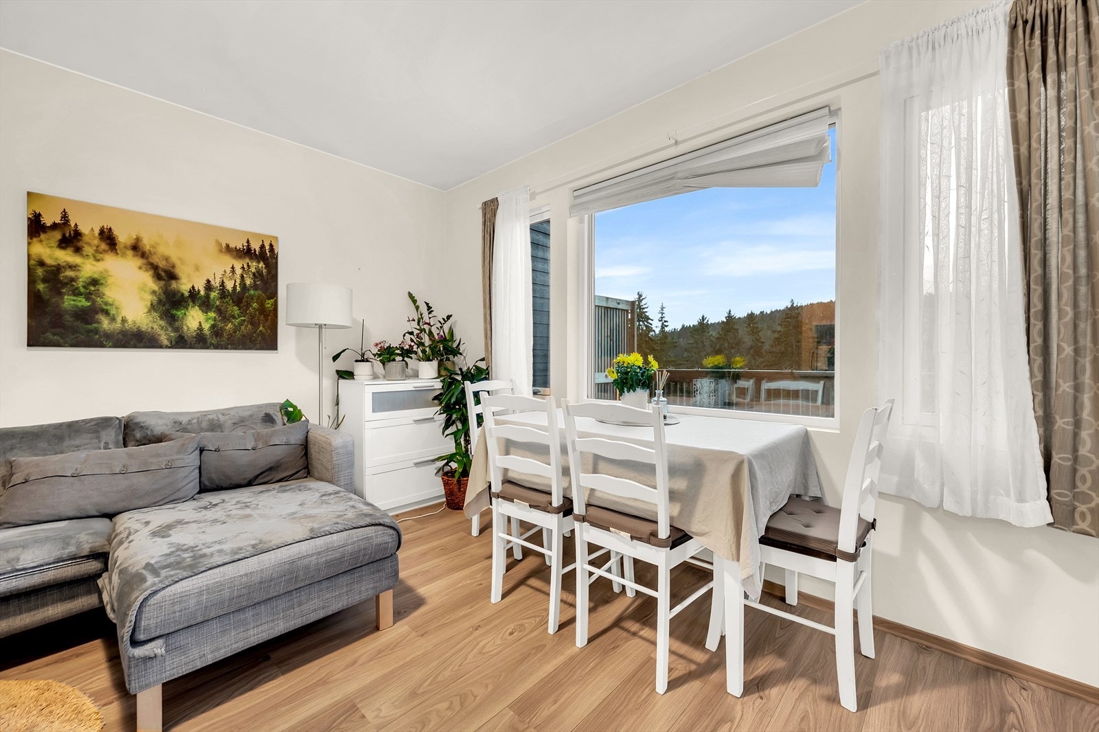 Hybel med egen inngang blir utleid for kr. 14.000,- Galleribilde