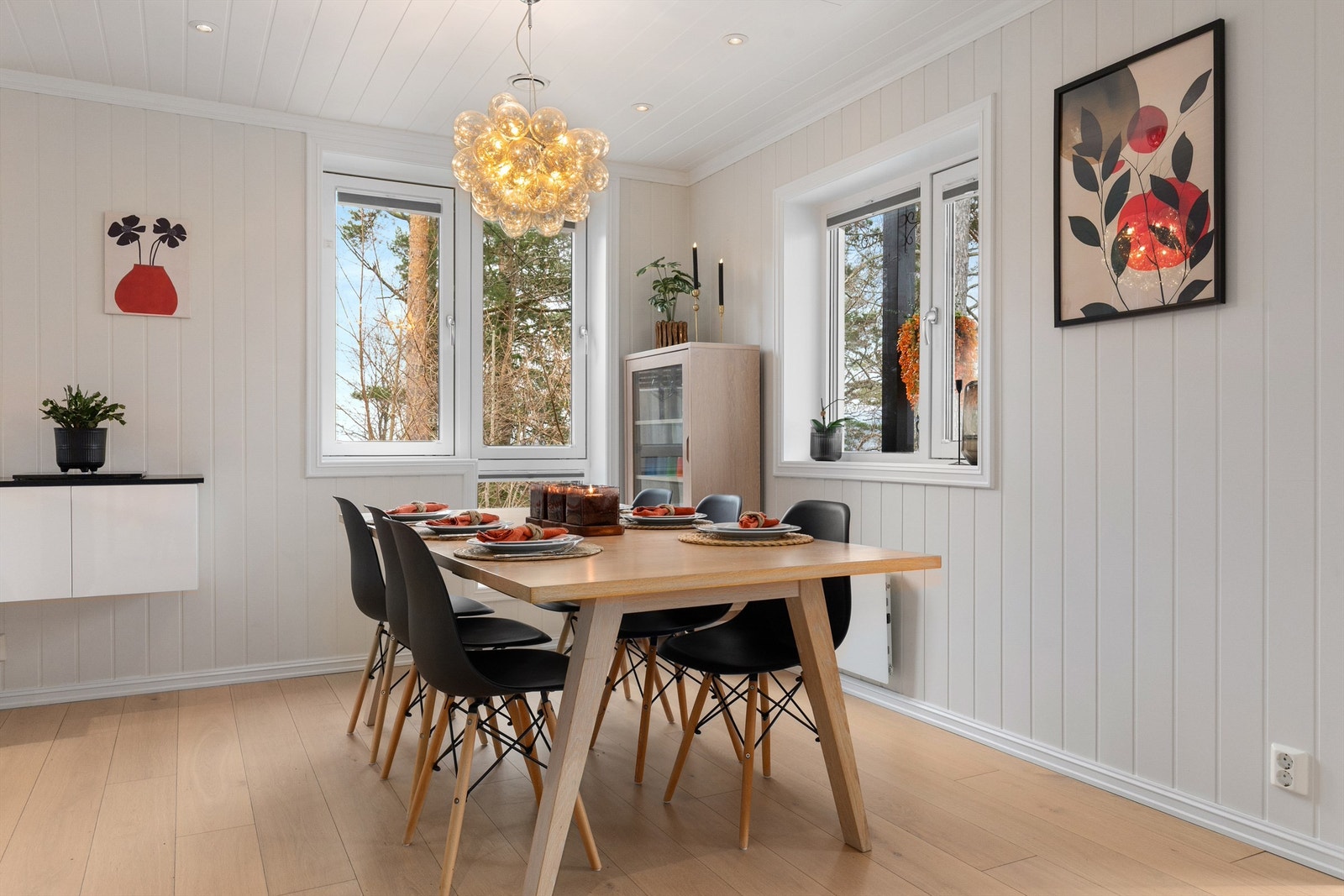 God plass til spisebord for hele familien Galleribilde