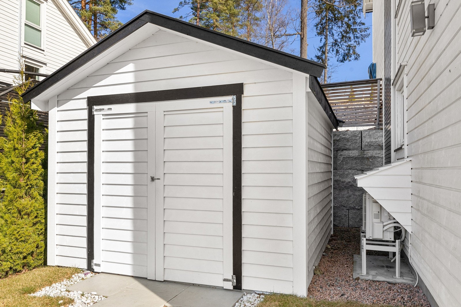 Praktisk utebod i hagen - Ikke byggemeldt Galleribilde