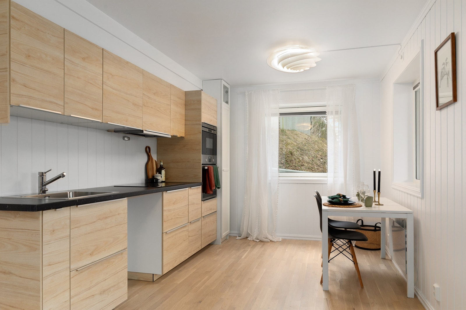 Kjøkken i u.etg - Alle rom godkjent til varig opphold men kjøkken er ikke søkt og godkjent Galleribilde