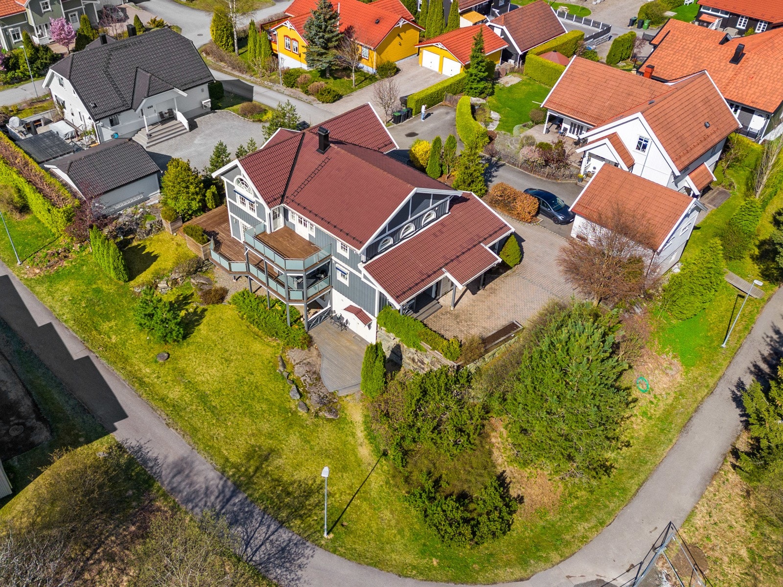 Herskapelig villa i et barnevennlig område Galleribilde