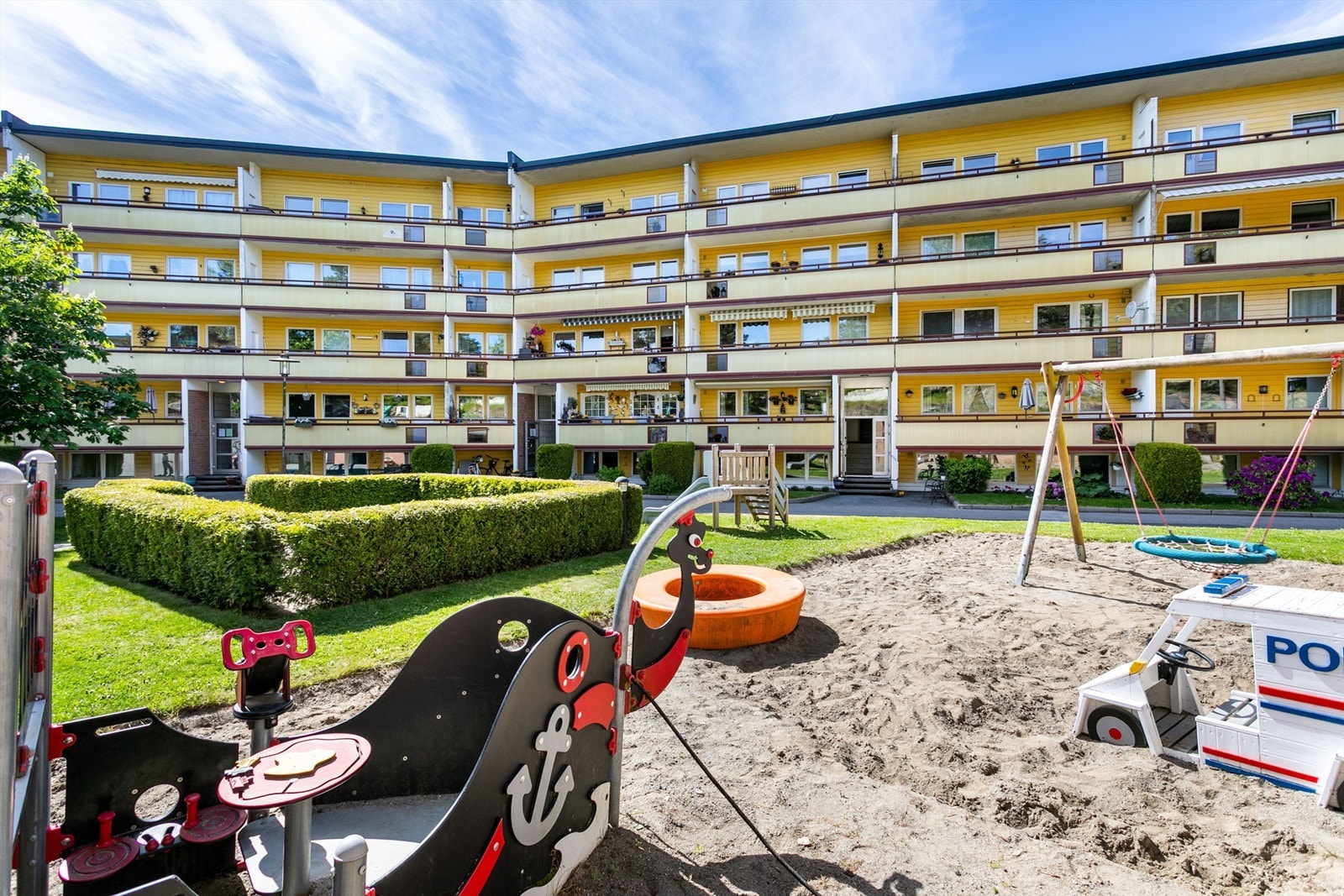 Borettslagets fellesarealer er velstelt og i senere år oppgradert til stor glede for barna. Galleribilde