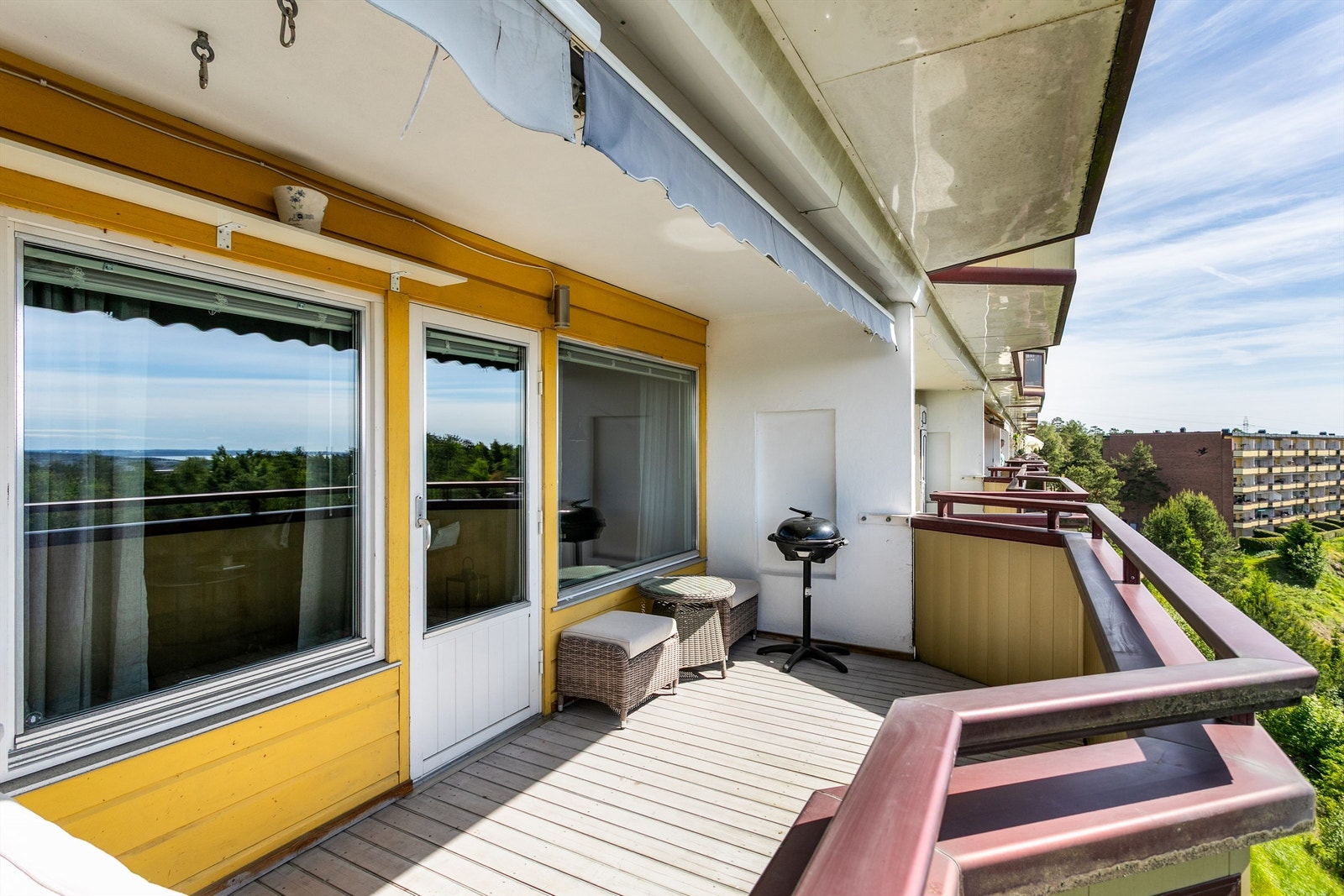 Sommerstid er det kveldssol på de vestre balkongene helt frem til solen går ned. Galleribilde