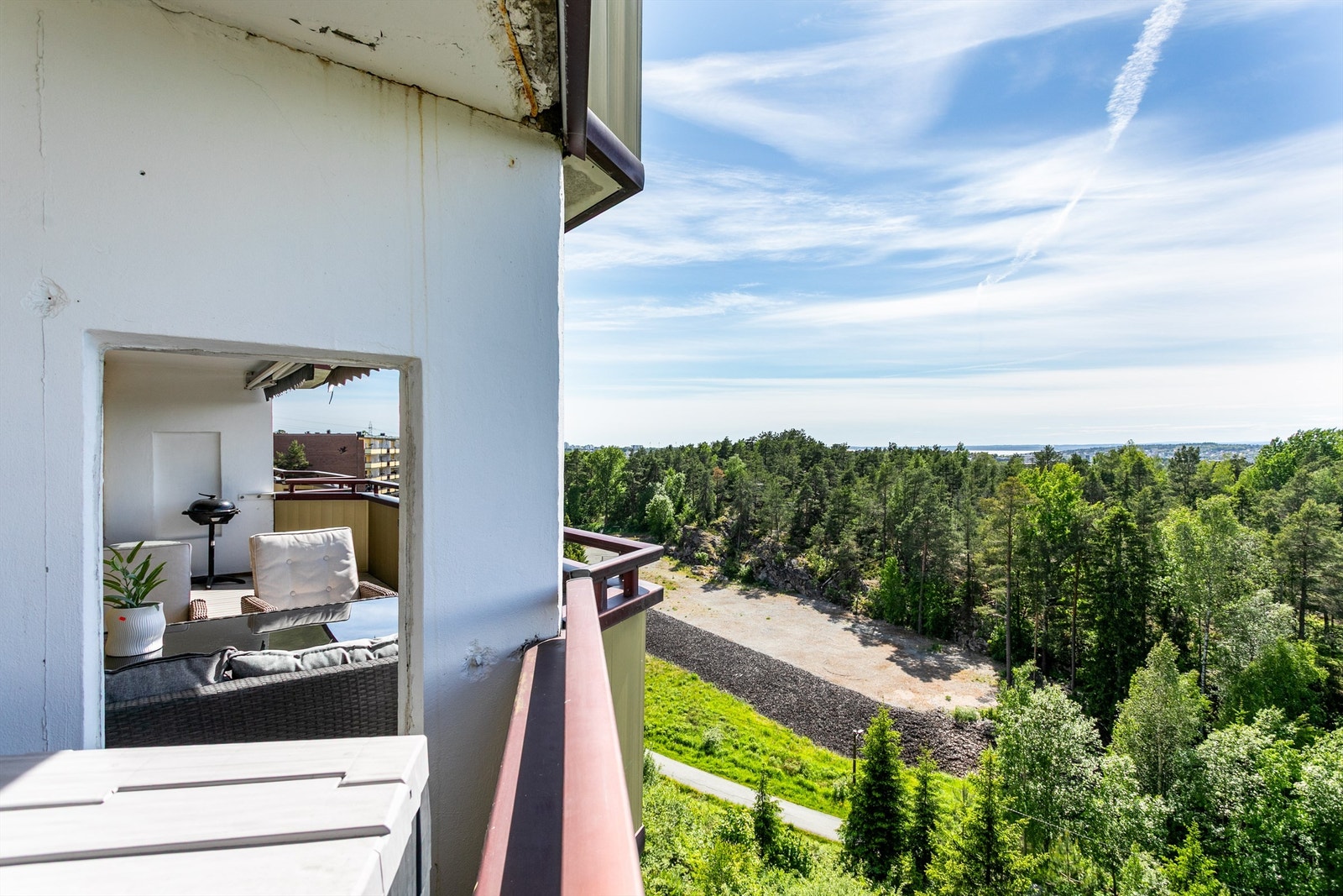 Inkludert i utsikten på de vestre balkongene er både gløtt av både Oslofjorden og Vestfold-siden. Galleribilde