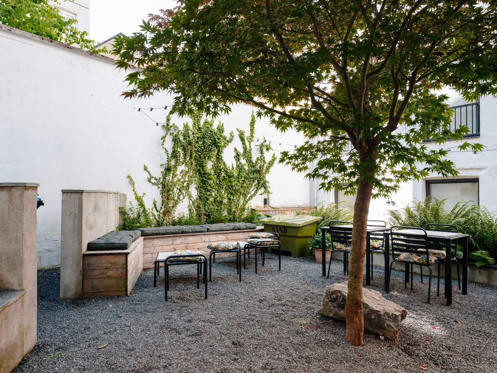 Attraktiv eiendom med rolig og sentrumsnær beliggenhet, med alt av byens beste fasiliteter innen kort gangavstand Galleribilde