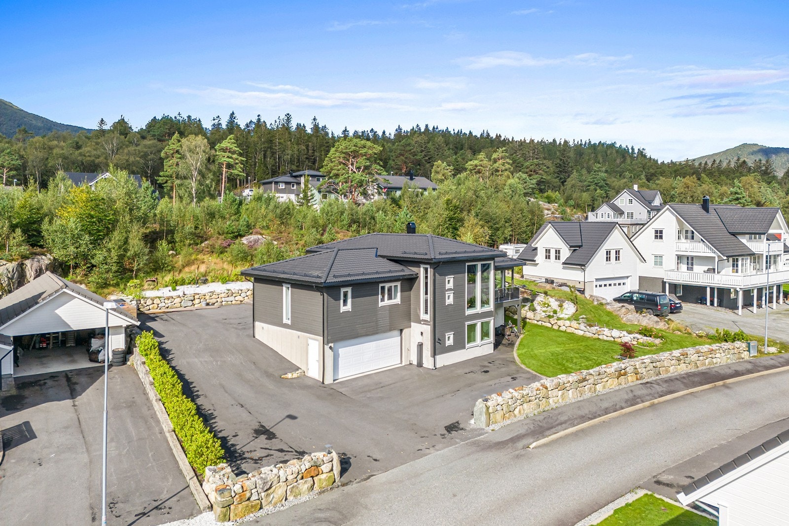 Velkommen til Fitjaheio 43! Presentert av Ørjan Stokka - Eiendomsmegler Vest. Galleribilde