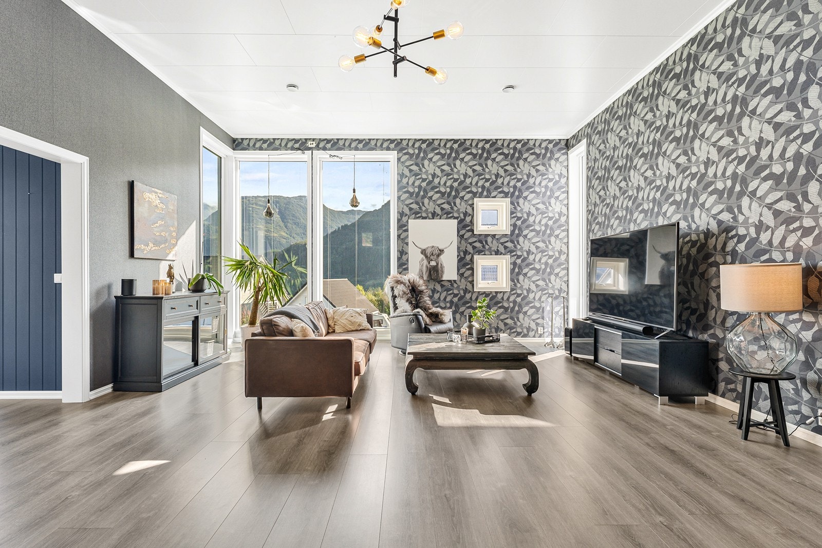 Huset stod ferdig bygget i 2017 og holder jevnt over god standard på innredning og utstyr. Galleribilde