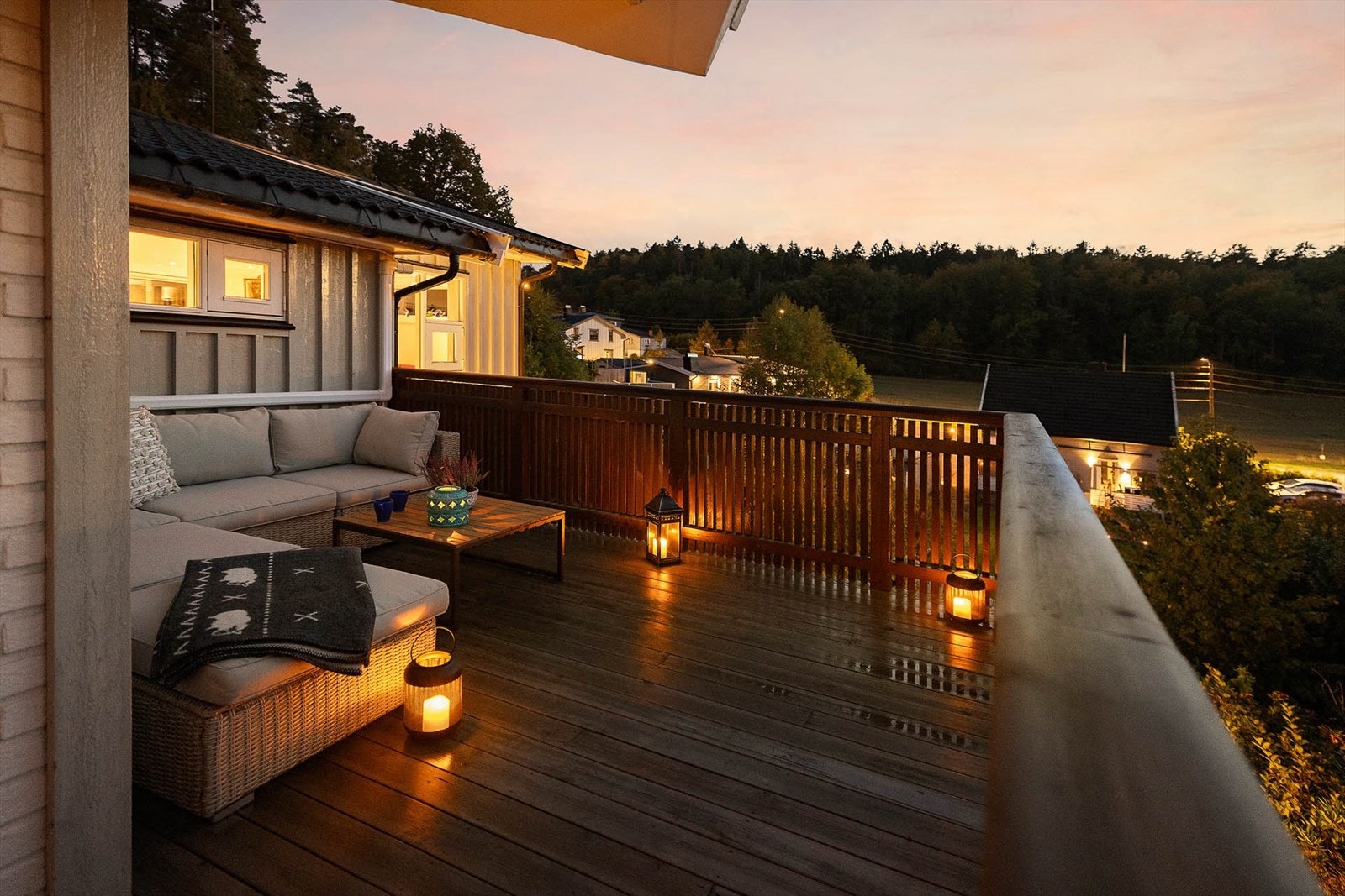 På nordsiden har du plass til en nydelig sittegruppe, med en nydelig utsikt du ser på neste bilde Galleribilde