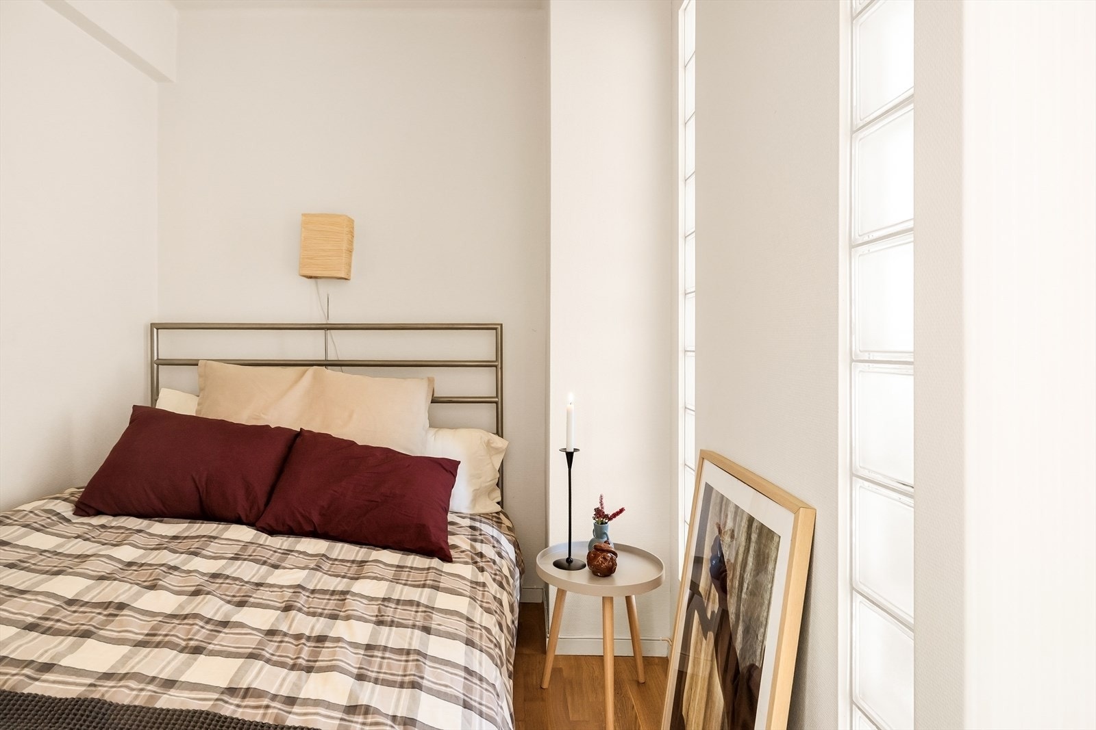 Sovealkove. Plass til seng på 160 cm bred. Seng medfølger i salget. Galleribilde