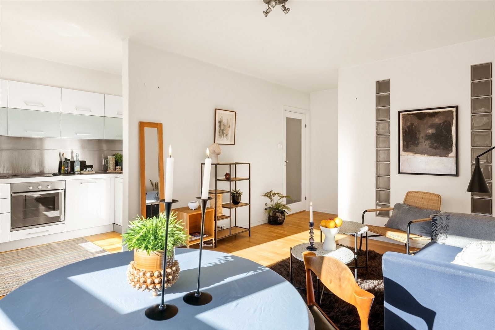 God plass til både spisebord og sofa. Galleribilde