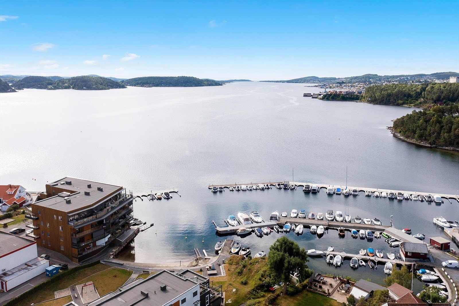 Sameiet ligger helt ytterst ved vannkanten på Heistad - En meget unik mulighet! Galleribilde