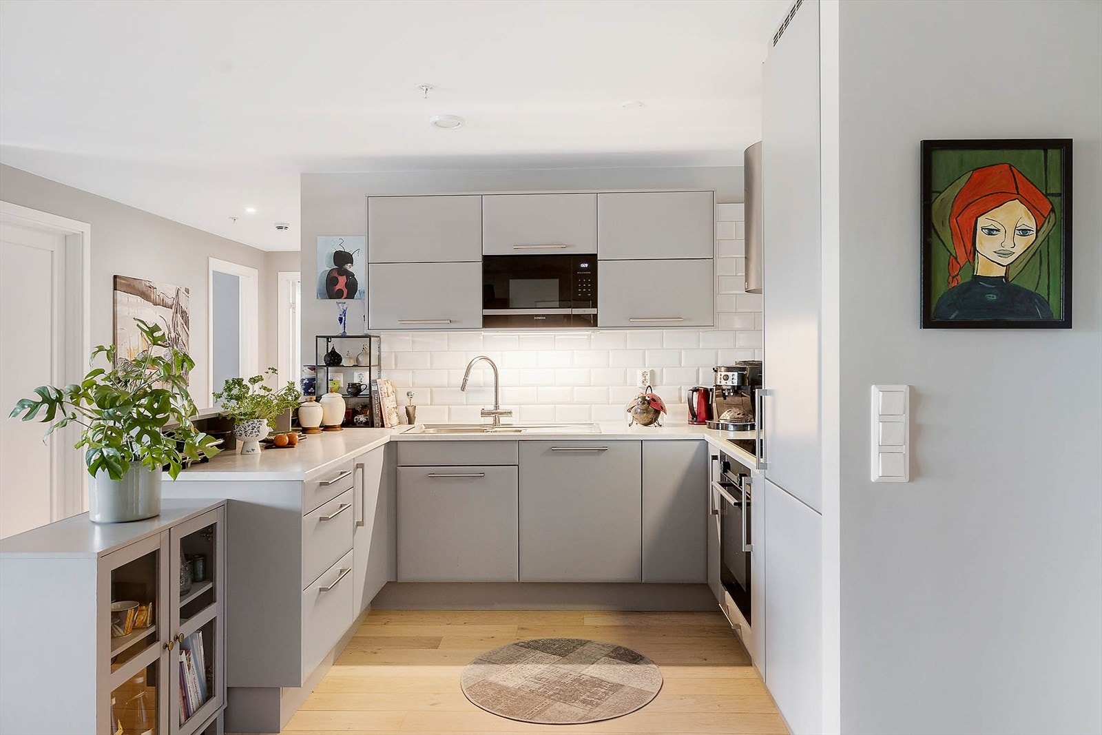 Et pent, meget praktisk kjøkken Galleribilde