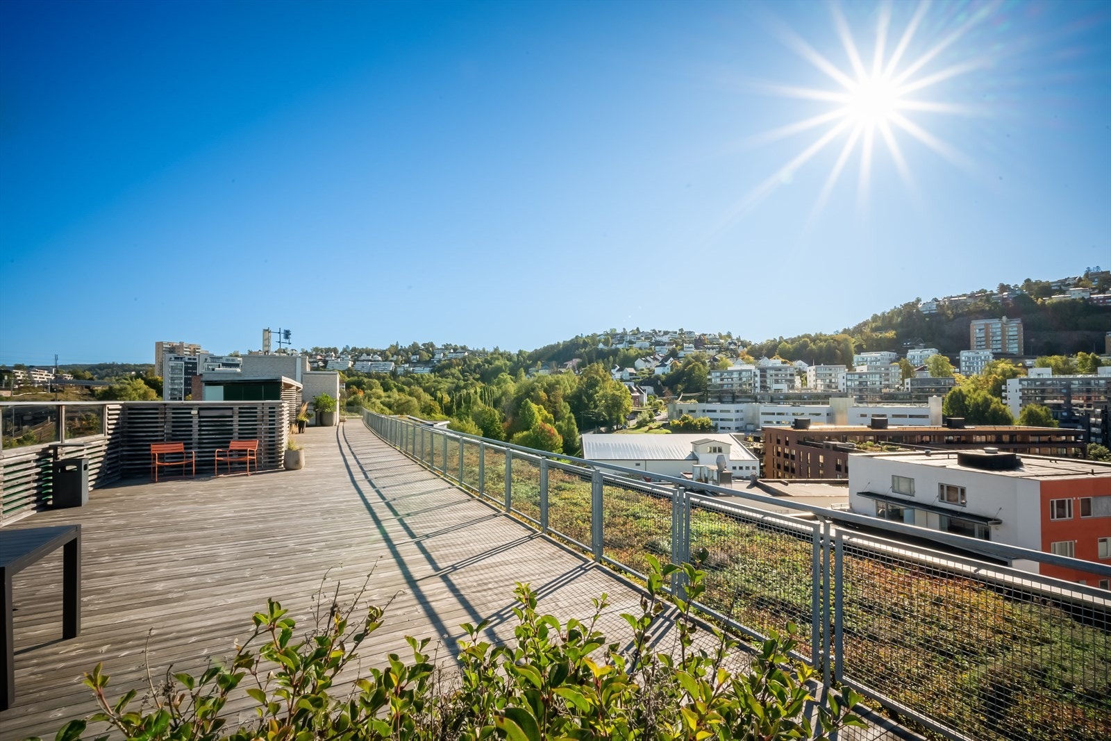 Fantastisk utsikt fra felles takterrasse. Galleribilde