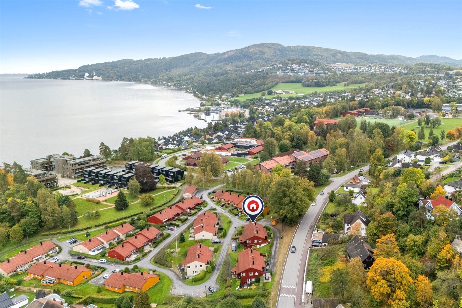 Boligen ligger i gangavstand til Åskollen bo- og servicesenter via trygge gang- og sykkelstier. Galleribilde