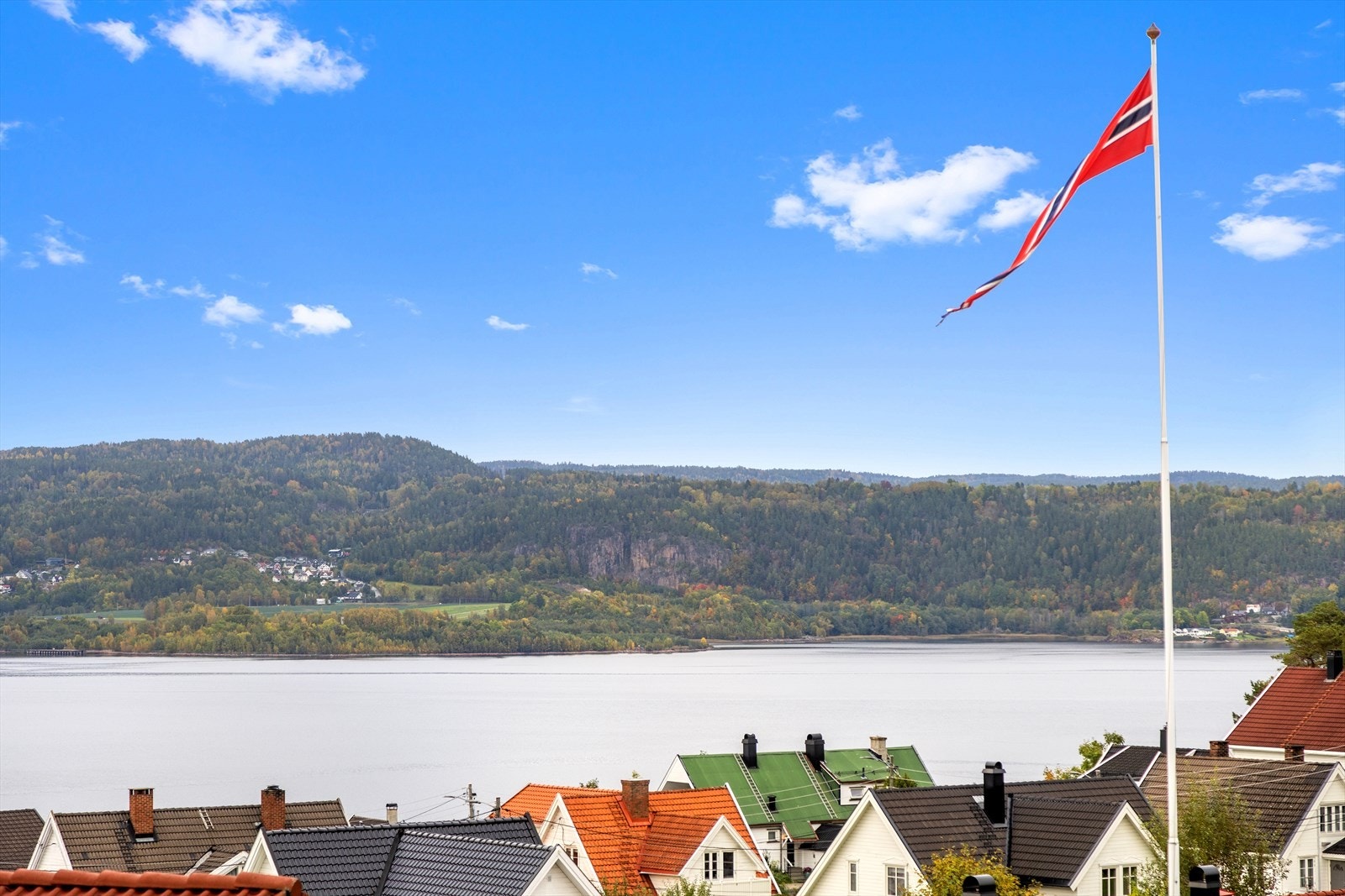 Fantastisk flott fjordutsikt fra leiligheten. Galleribilde
