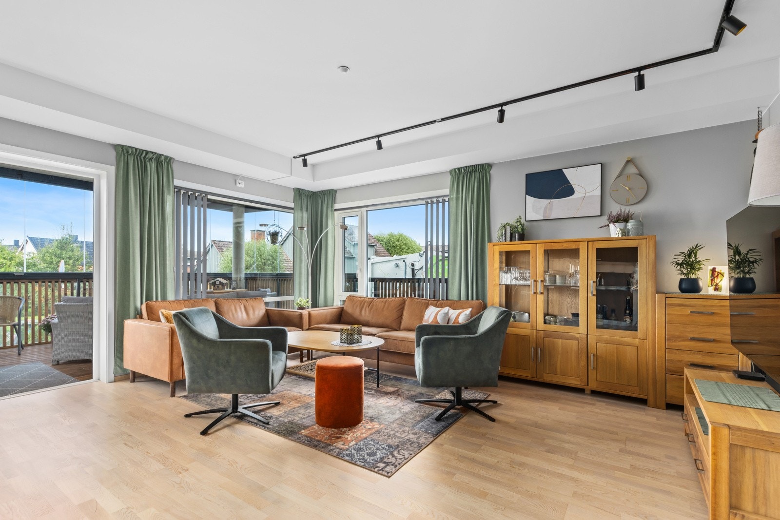 Velkommen til M B Landstads gate 1 - innbydende og romslig 3-roms ende-leilighet i Verdal sentrum. Galleribilde