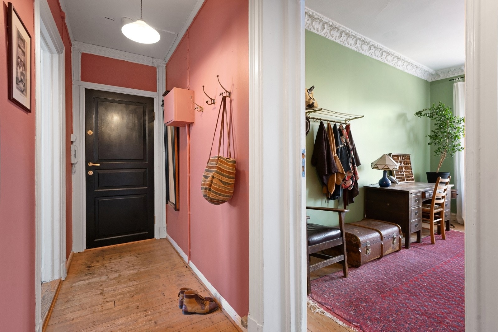 Soverom og gang med fleksible og praktiske oppbevaringsmuligheter. Galleribilde