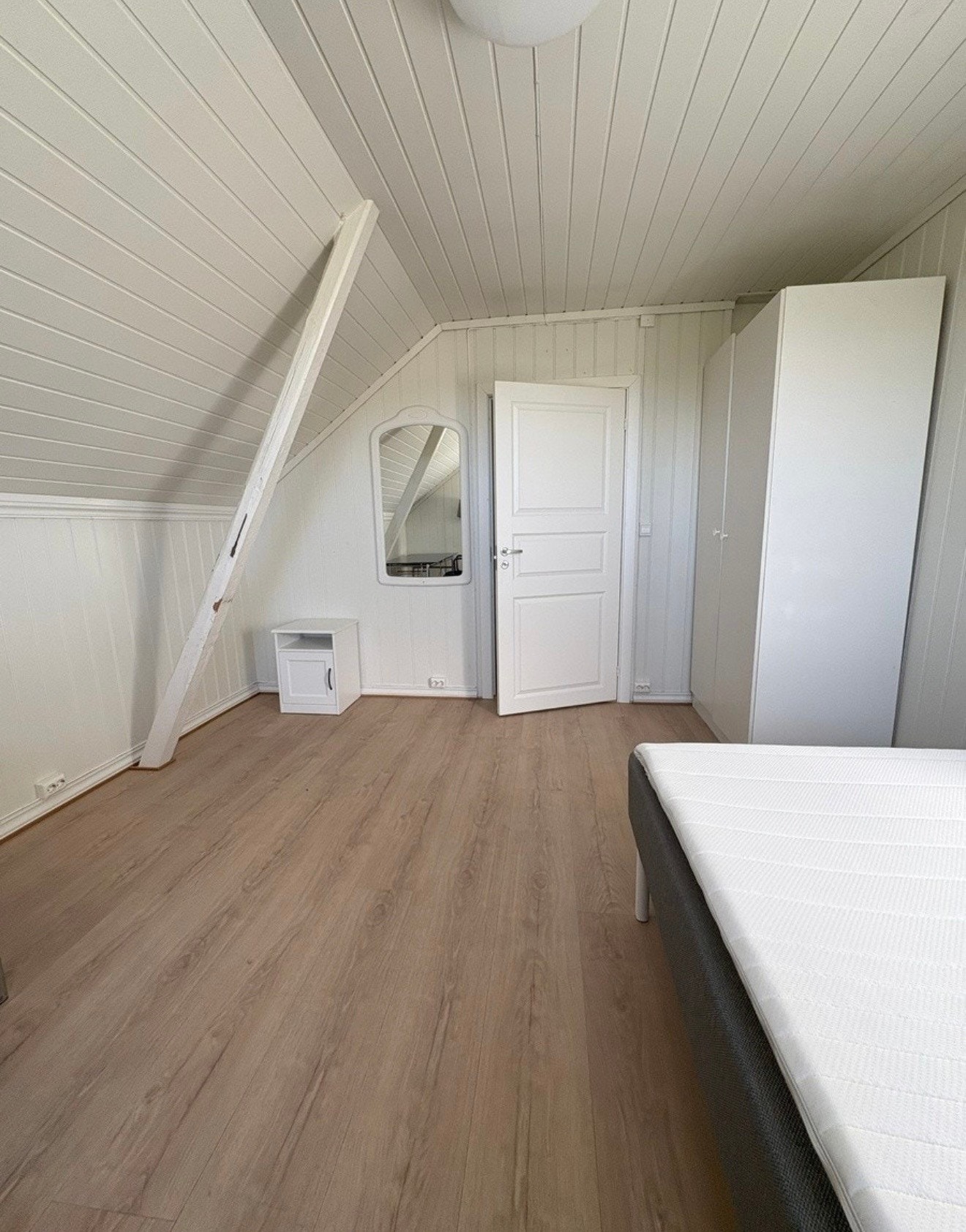 Soverom 6 (UTLEID) Galleribilde