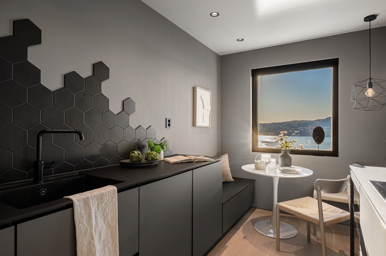 Den gode skap og benkeplassen gjør det til en drøm å kokkelere Galleribilde