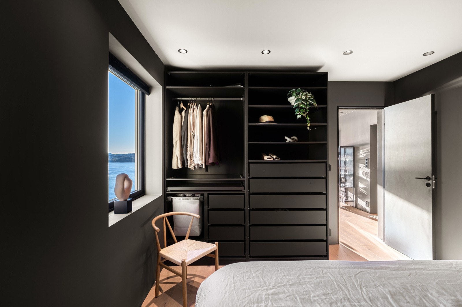 Her er det god plass til garderobeløsning Galleribilde