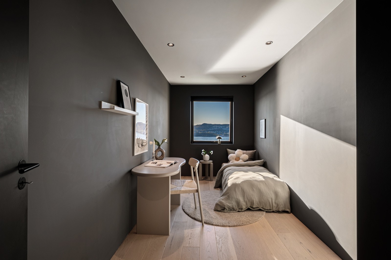 Leilighetens andre soverom er også av god størrelse Galleribilde