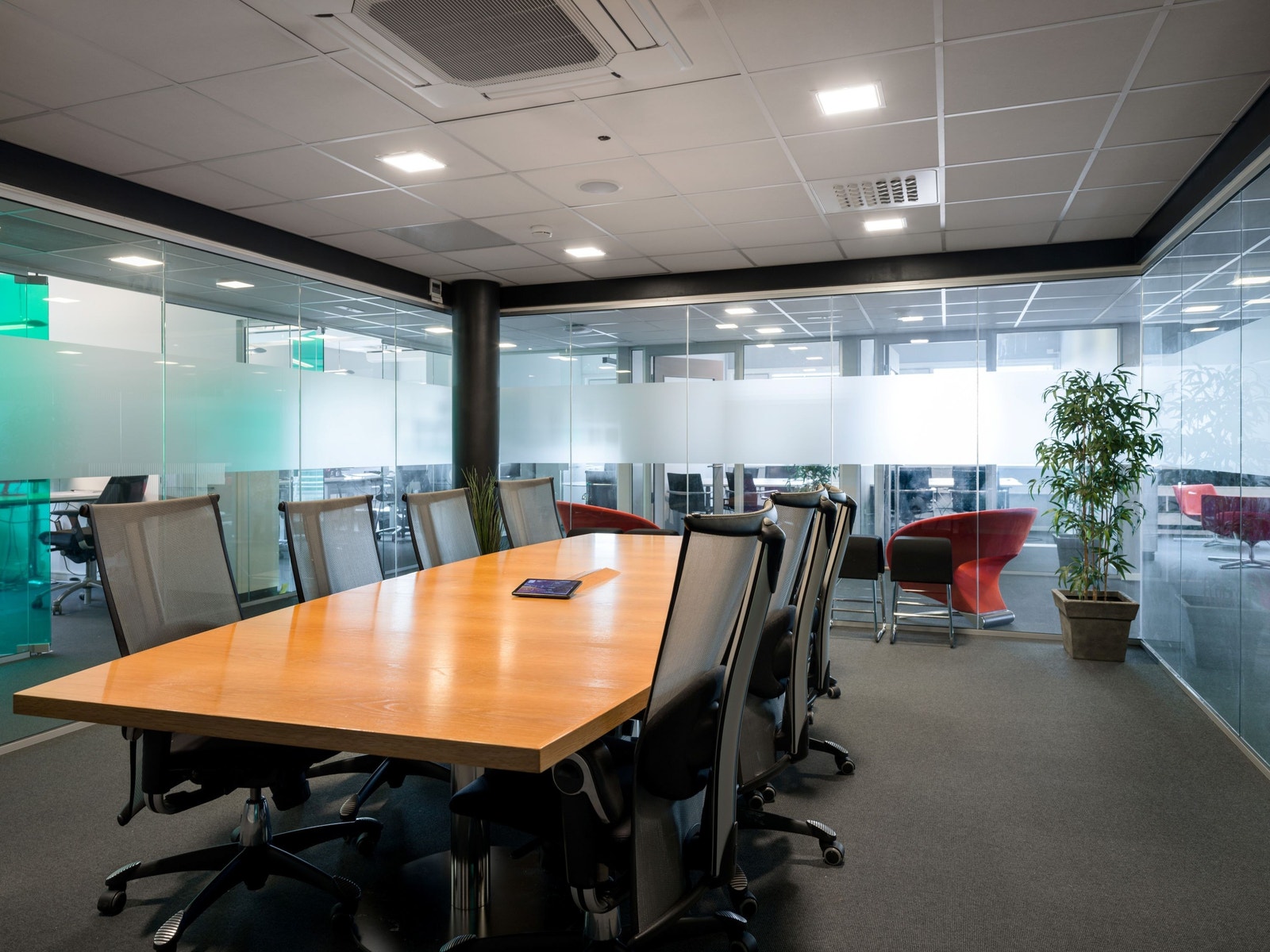 Møterom for 10-12 personer i inngangspartiet Galleribilde