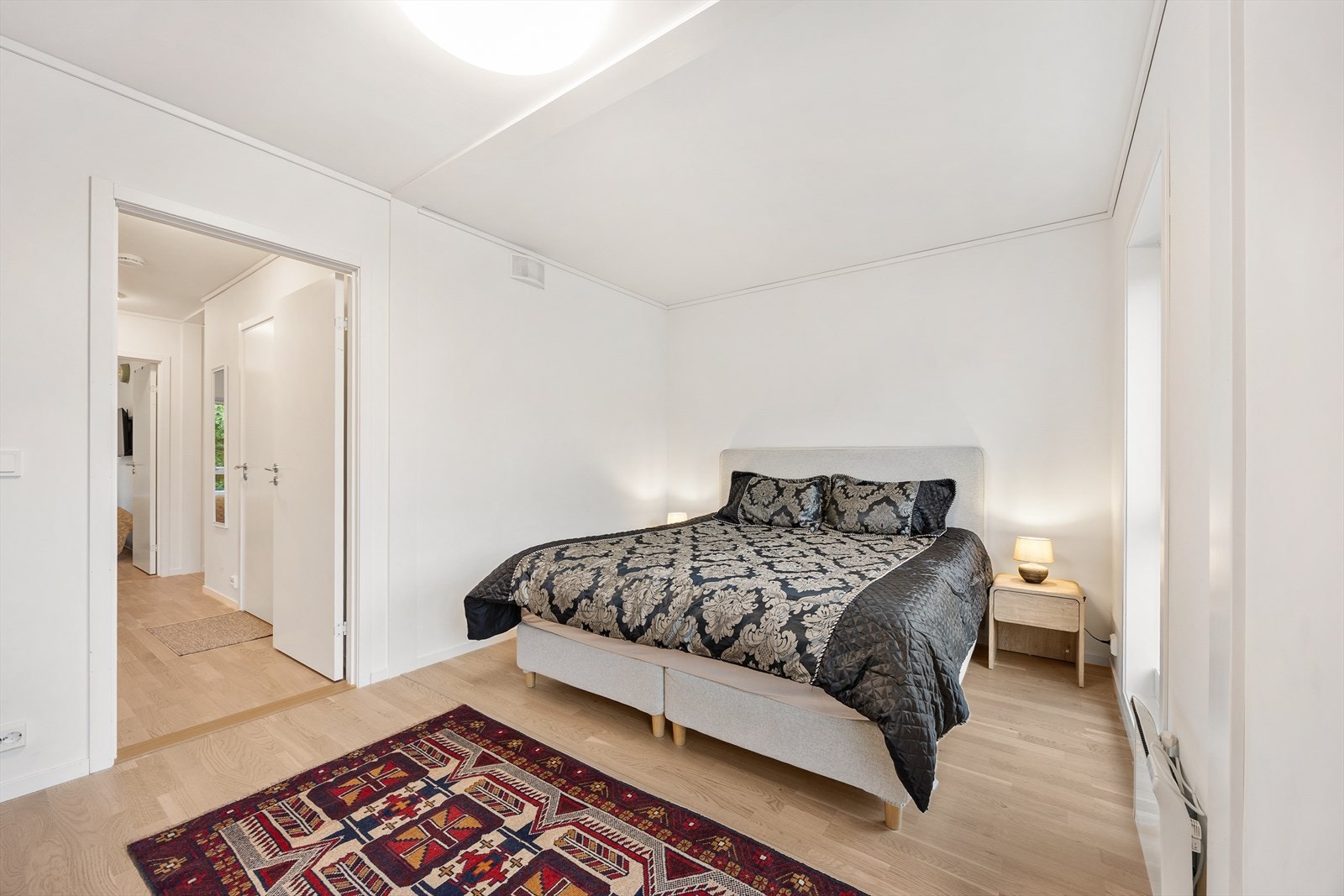 Alle tre soverommene er plassert i andre etasje for en rolig atmosfære. Galleribilde