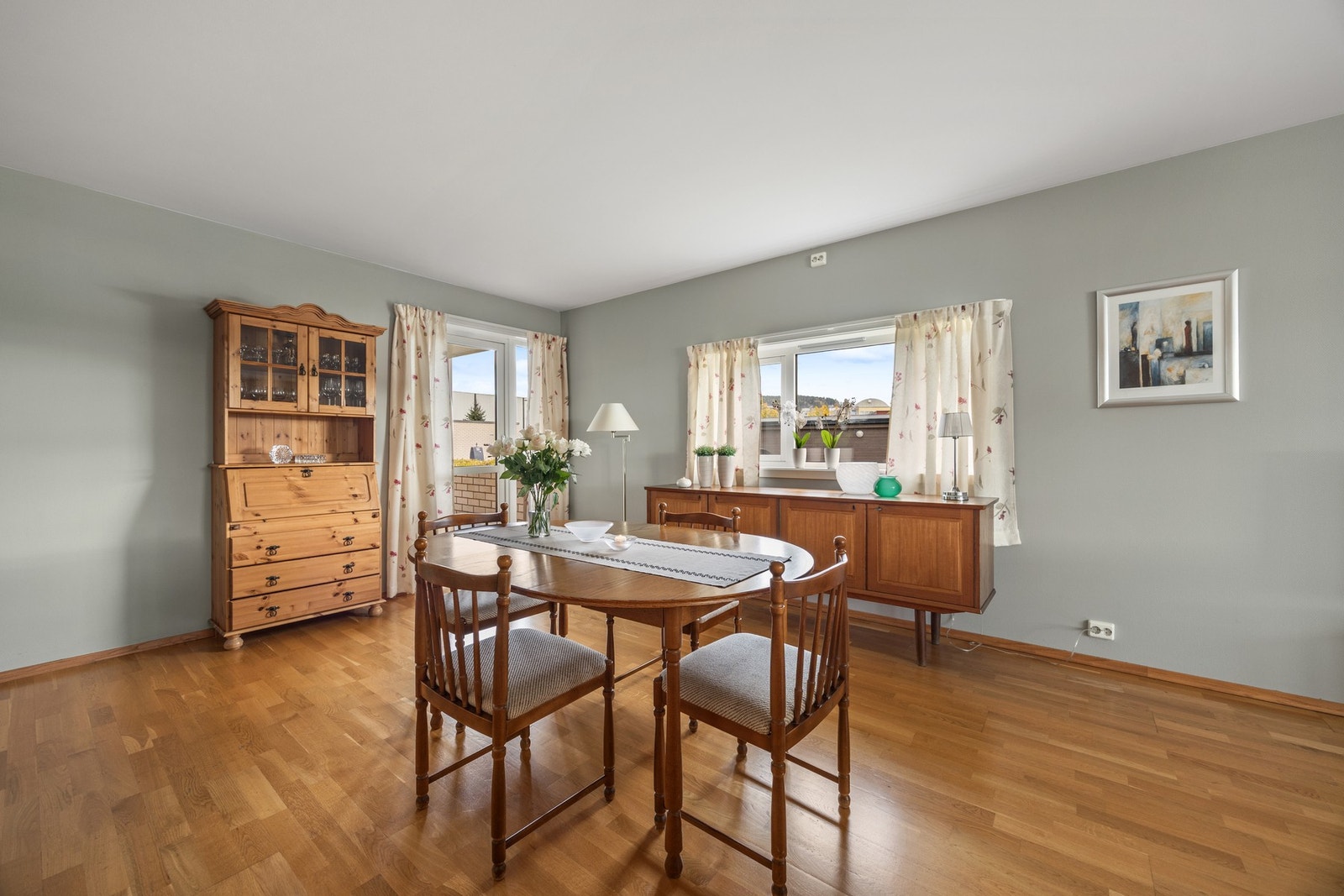 Leilighetens endebeliggenhet sikrer flere vindu og gode dagslysforhold! Galleribilde