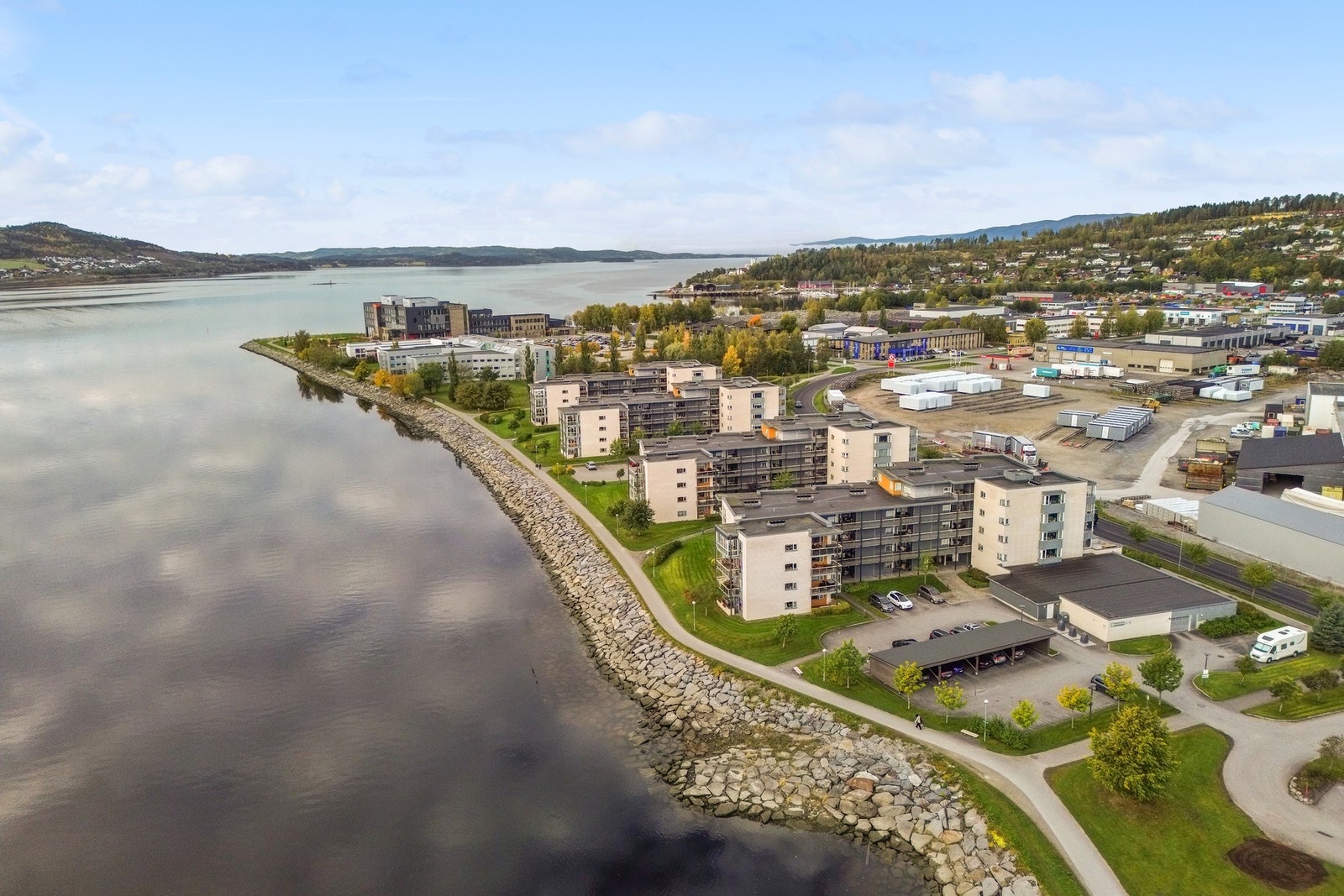 Felleskostnadene inkluderer blant annet kommunale avgifter, oppvarming, vedlikehold og bygningsforsikring. Galleribilde