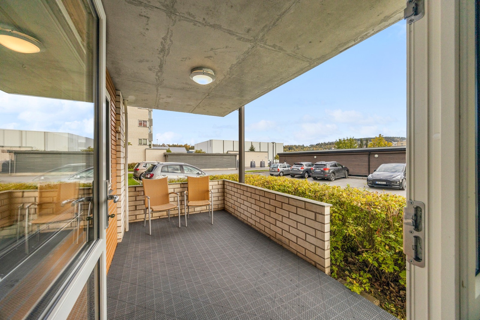 Det er også terrasse på ca 9 kvm utenfor kjøkkenet Galleribilde