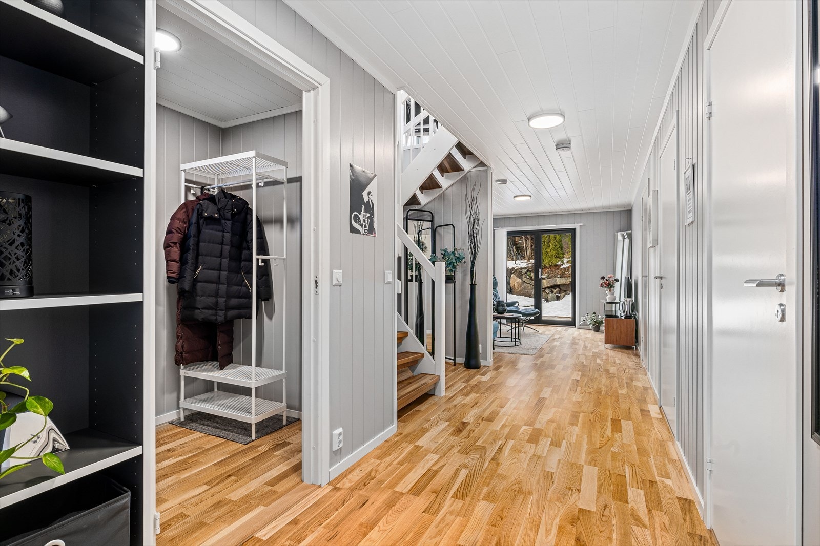 Lang gang mot TV-stuen. Her er det romslig og åpent. Galleribilde