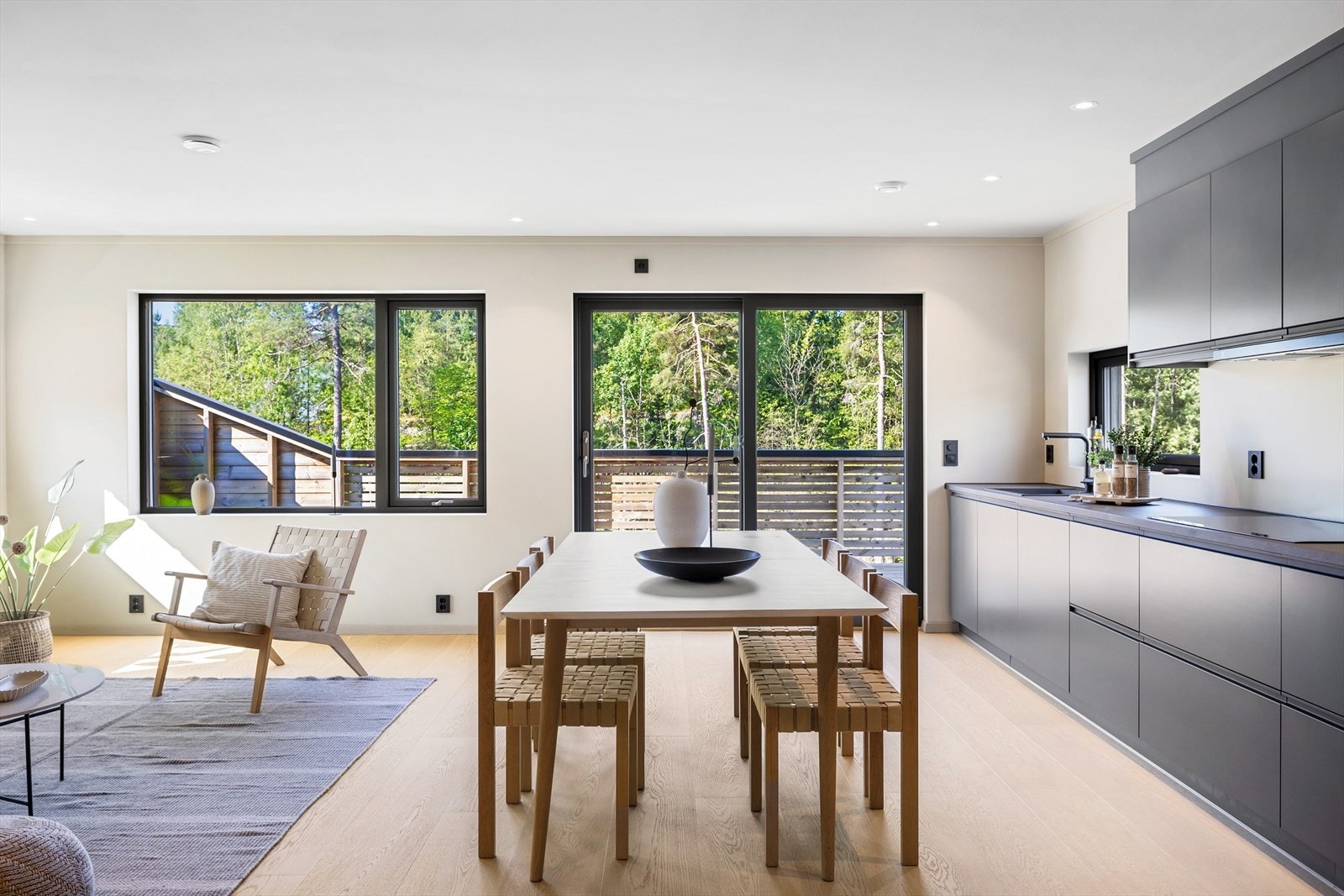 Den åpne løsningen gjør dette til et sosialt og hyggelig allrom Galleribilde