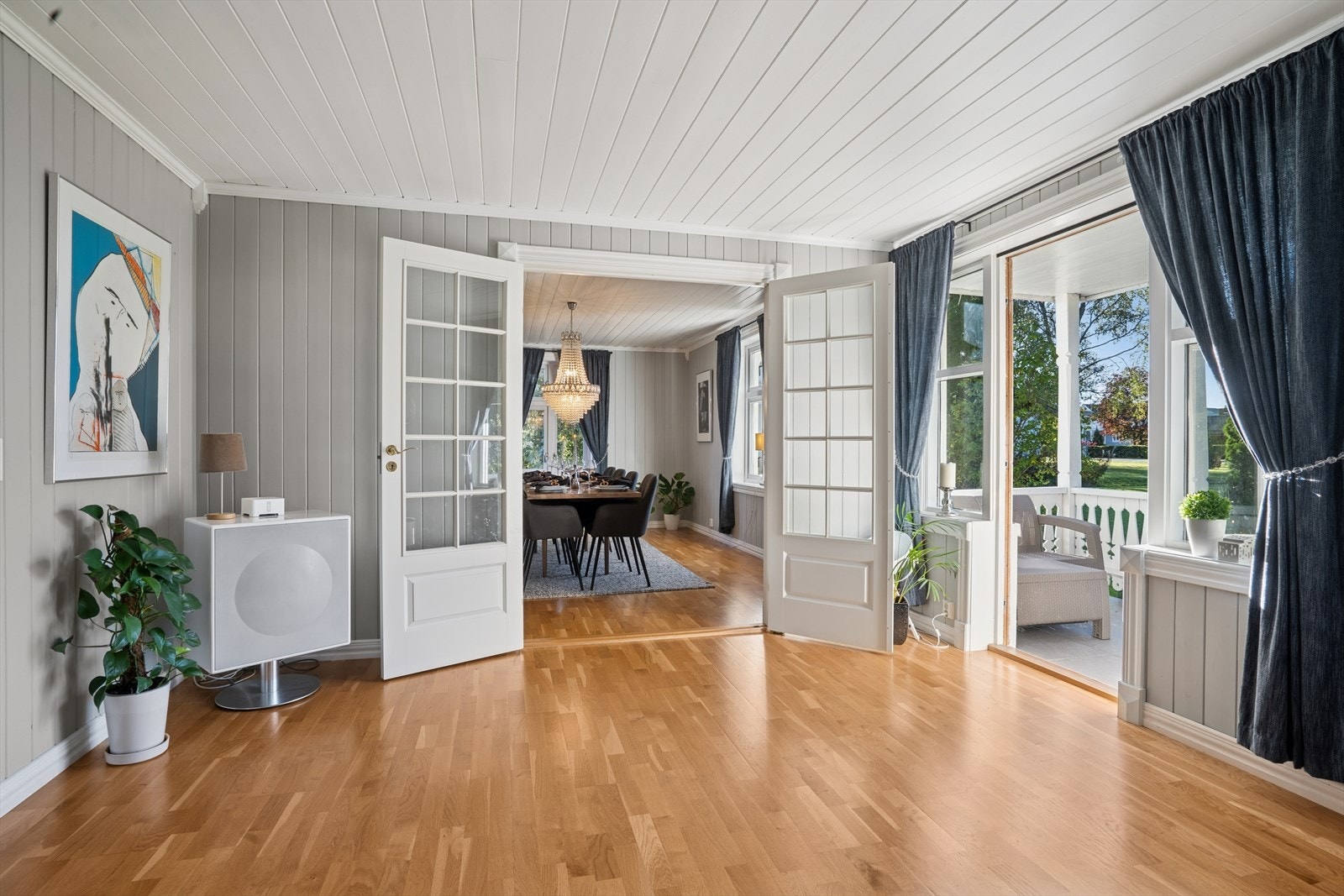 Det er mulig å skille spisestuen fra stuen for en mer privat atmosfære Galleribilde