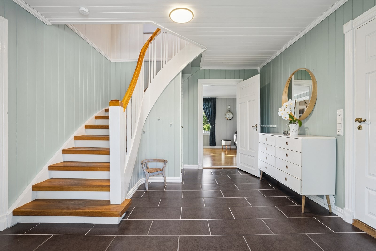 Inngangsparti. Galleribilde